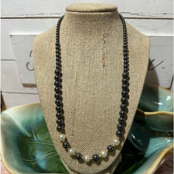 Beautiful 20” Genuine Hematite Beads & Glass Pearls Necklace - Picture 2 of 3